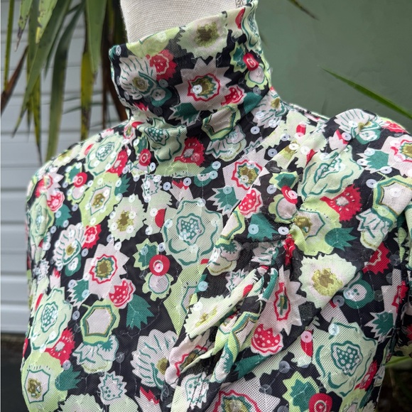 Green Abstract Ruched Long Sleeve - Picture 3 of 17